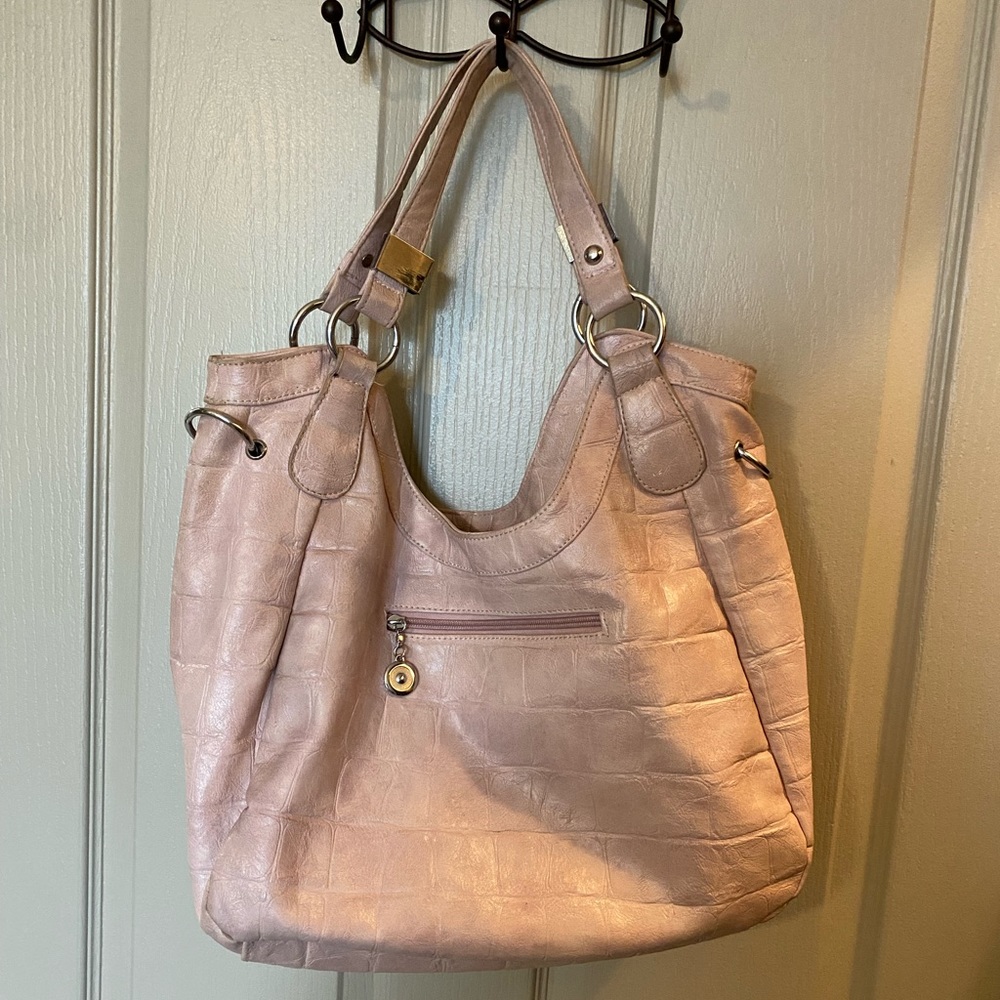 Vintage baby pink handbag.